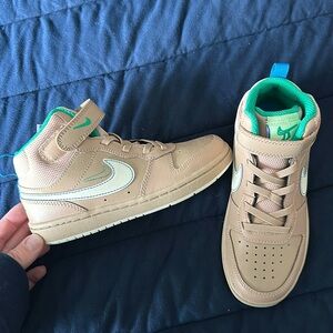 nike court borough mid 2 SE